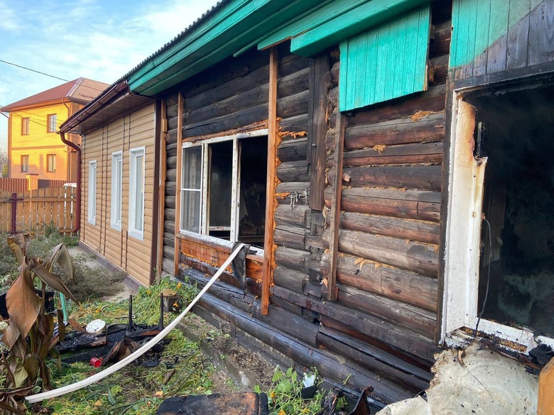 Мужчина погиб при пожаре в деревянном доме в Томске