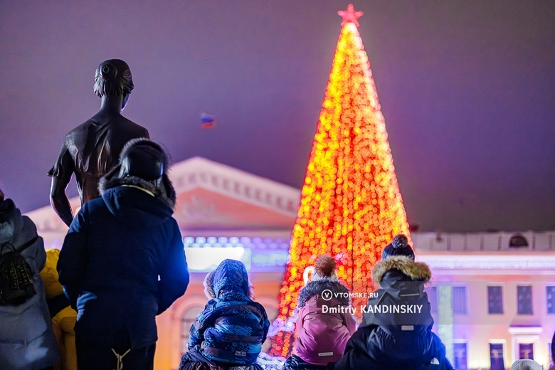 Волшебство Нового года: праздничные огни зажглись на главной елке Томска