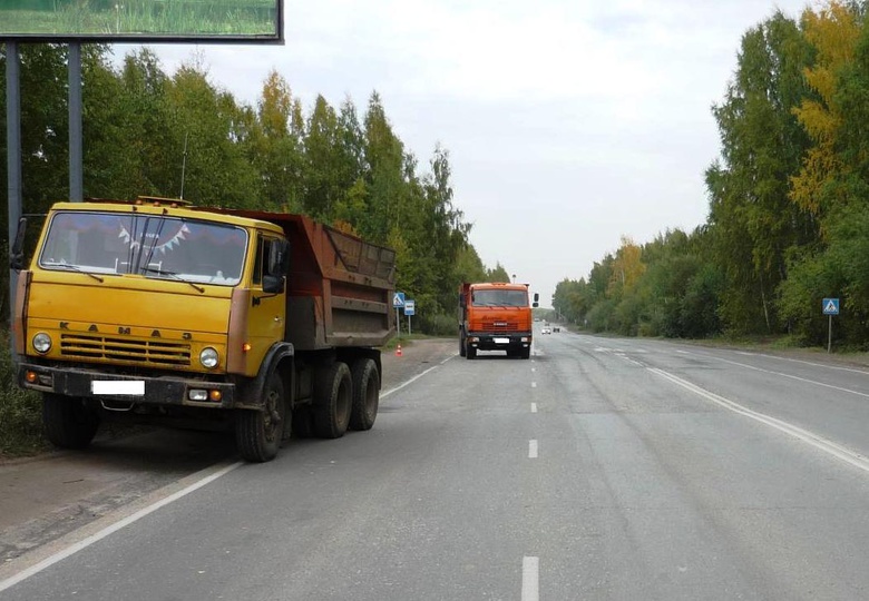 В ДТП с двумя КамАЗами пострадала пенсионерка