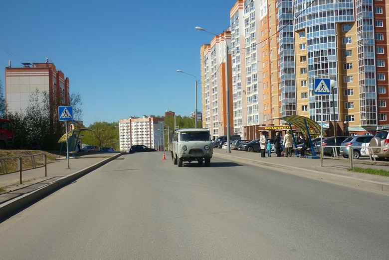 УАЗ сбил двоих детей, перебегавших дорогу в Томске, они в больнице