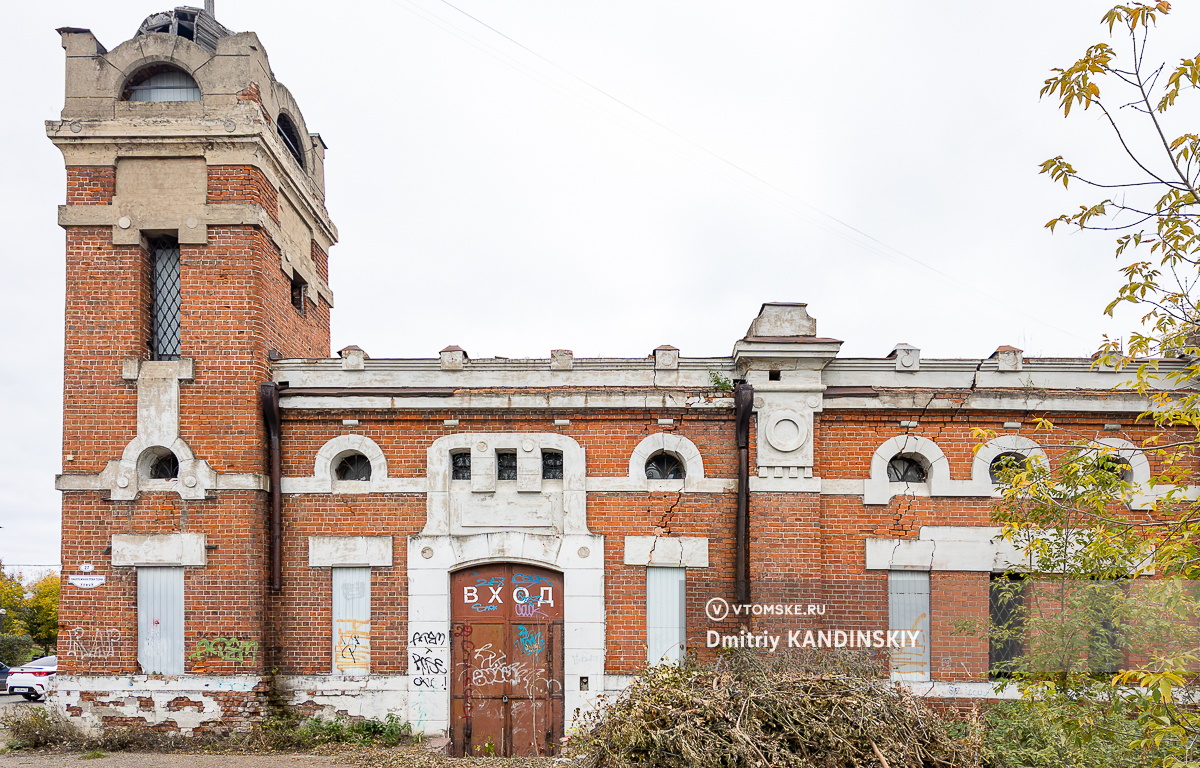 Работы начались в историческом здании складов купца Горохова в Томске. Там хотят открыть баню