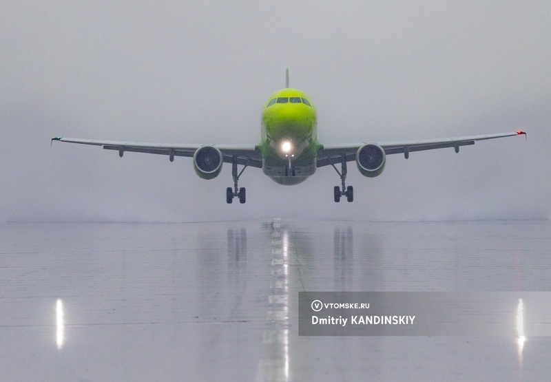 Прибытие и вылет нескольких рейсов задерживается в аэропорту Томска