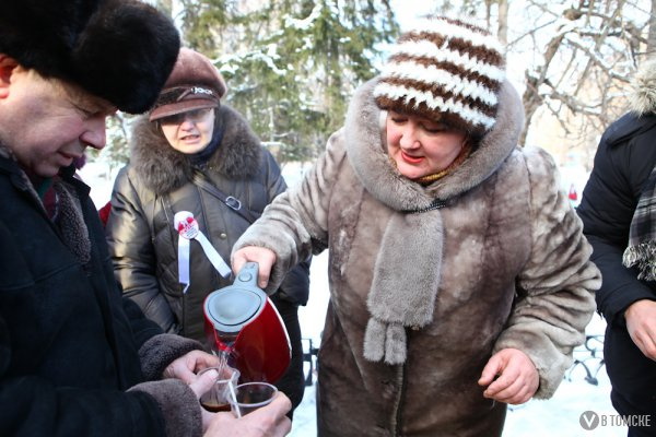 Оппозиция планирует сделать традиционными уличные «круглые столы»