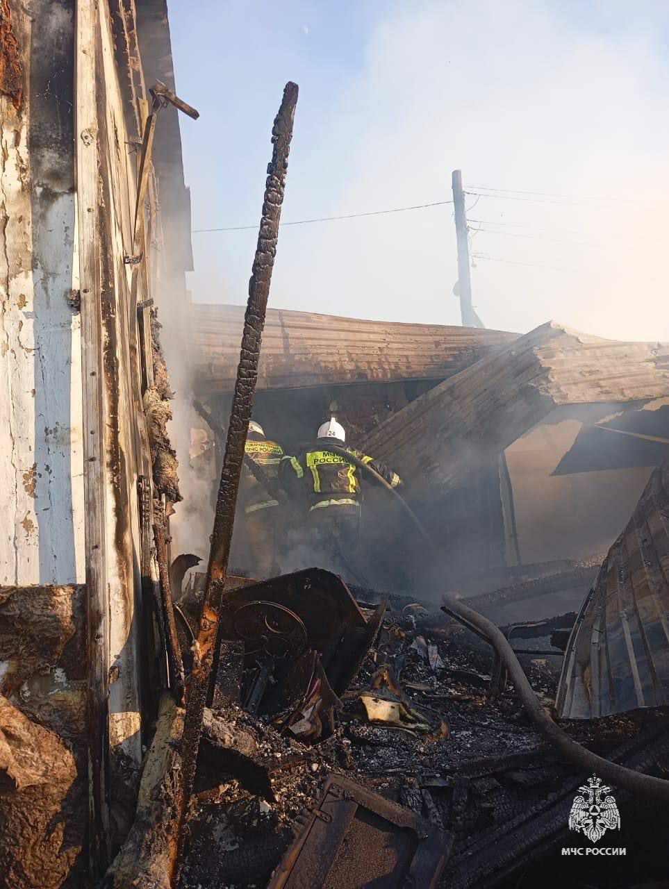 Два человека попали в больницу из-за пожара в селе Томской области. Погибли  25 кур | 15.06.2024 | Томск - БезФормата