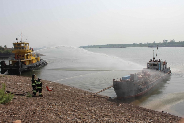 Спасатели ликвидировали «пожар» на речном судне в Томске