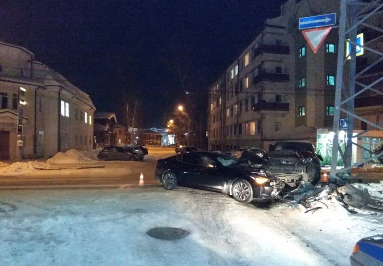 Водитель Toyota пострадала при столкновении с Kia в Томске