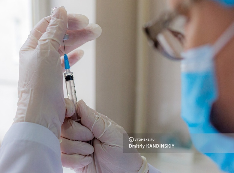Вакцину от COVID-19 завезли в Томскую область, но привиться смогут не все