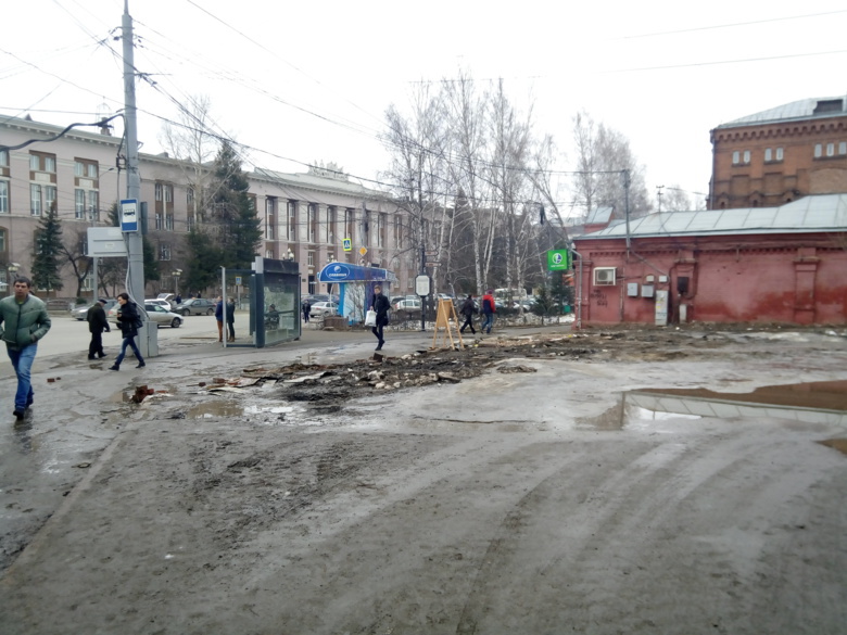 Киоски у остановки «Лагерный сад» в Томске демонтировали из-за нарушений