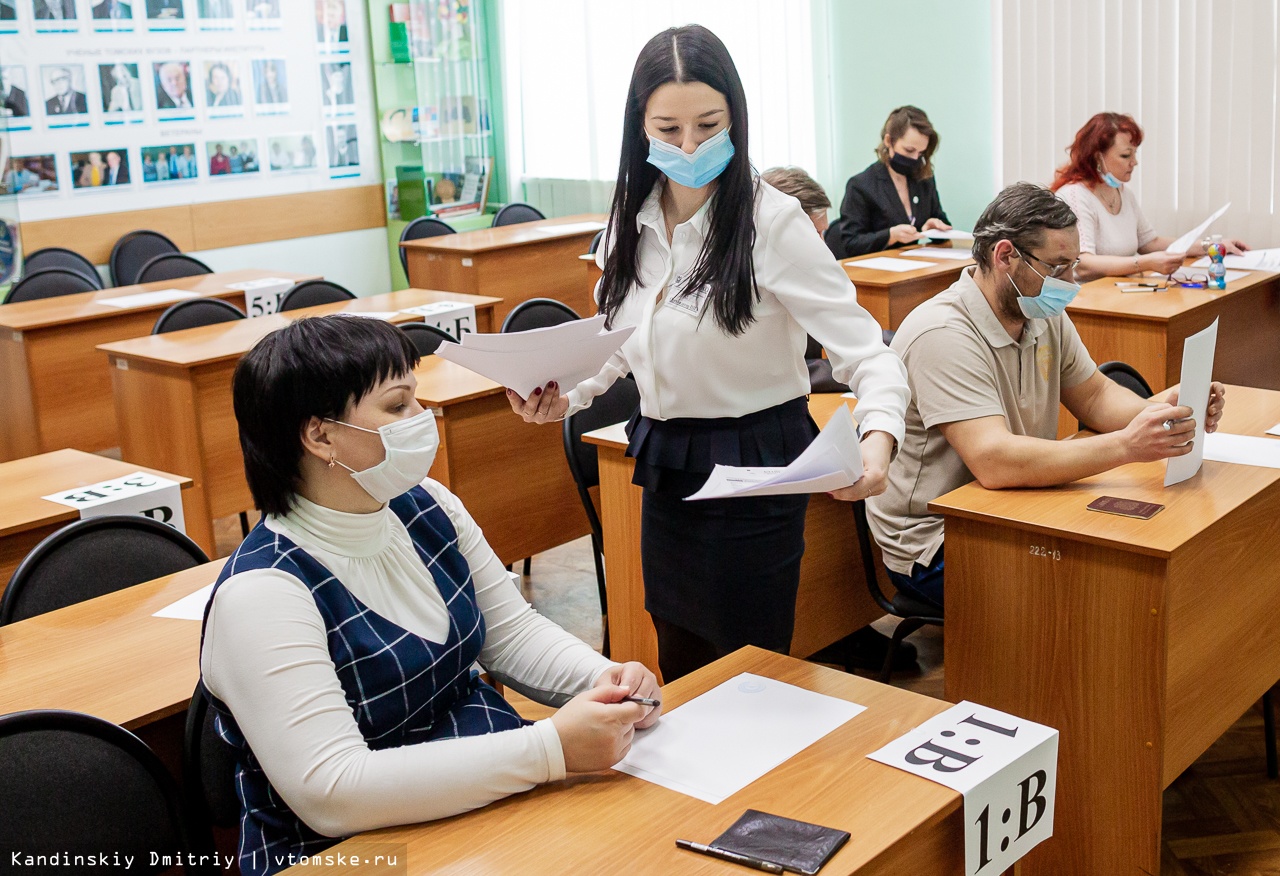 Индивидуальное егэ. Родители сдают ЕГЭ. Картинка родители сдают ЕГЭ. Единый государственный экзамен Аликово. Чиновник сдает экзамен.