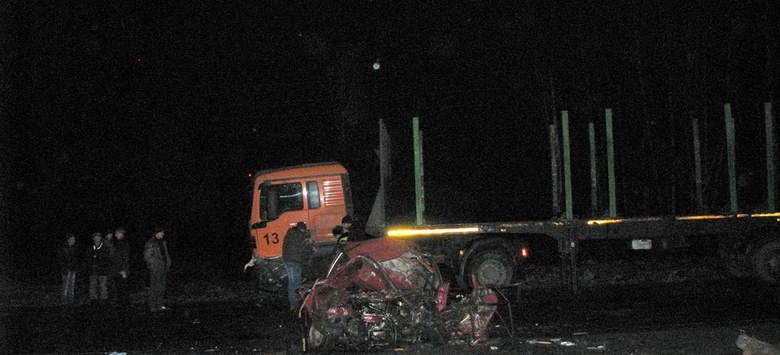Водитель «Москвича» погиб, столкнувшись с грузовиком на трассе