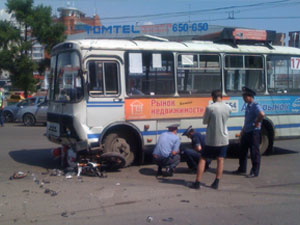 Мотоциклист погиб при столкновении с маршруткой