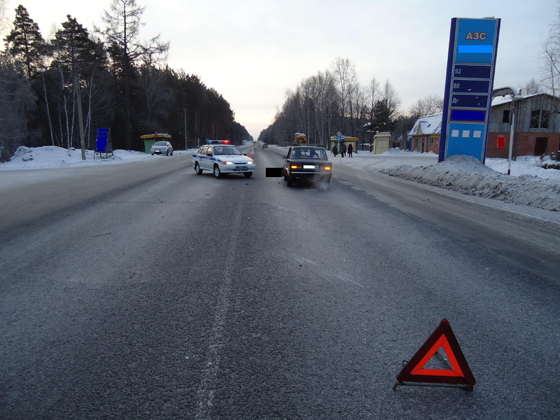 Мужчину сбили два встречных автомобиля