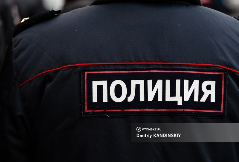 В Томске задержали голого мужчину. Очевидцы рассказали, что он кидался на людей