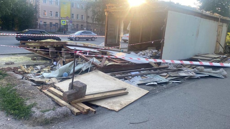 Грузчик в Томске погиб под рухнувшей стеной разобранного киоска