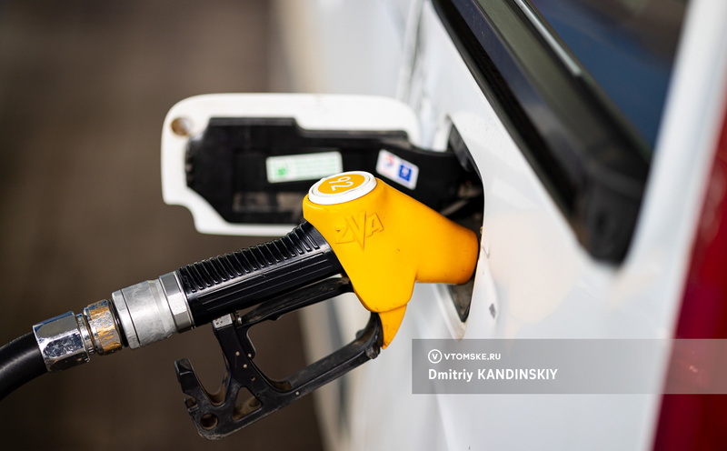 Уголовное дело о продаже некачественного бензина возбудили в Томской области. Работу приостановили 9 АЗС