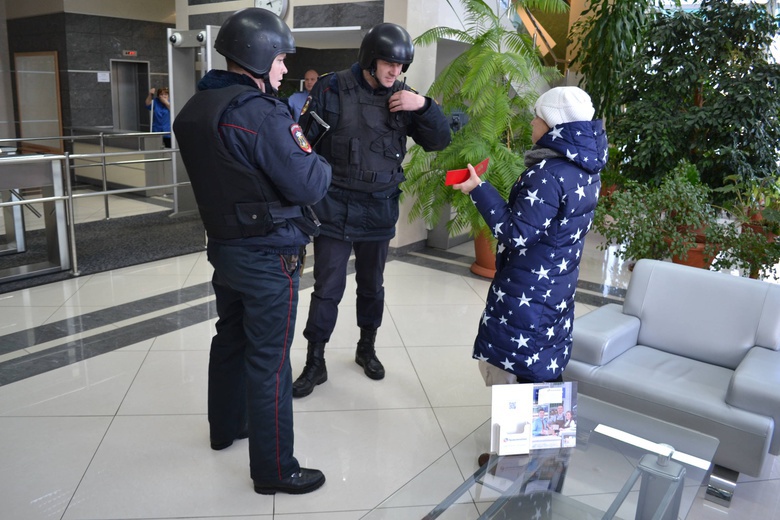 Охрана «задержала» томичку, попытавшуюся попасть на прием к губернатору