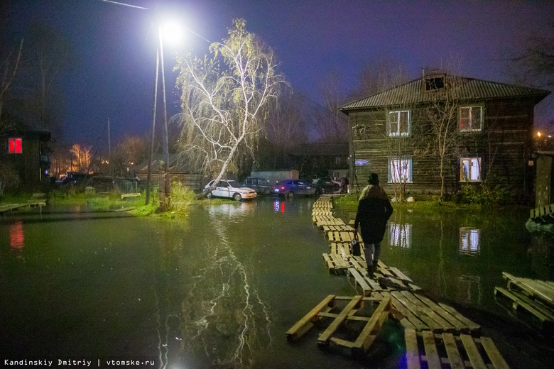 Канализационной водой затоплены около 10 дворов на Черемошниках в Томске