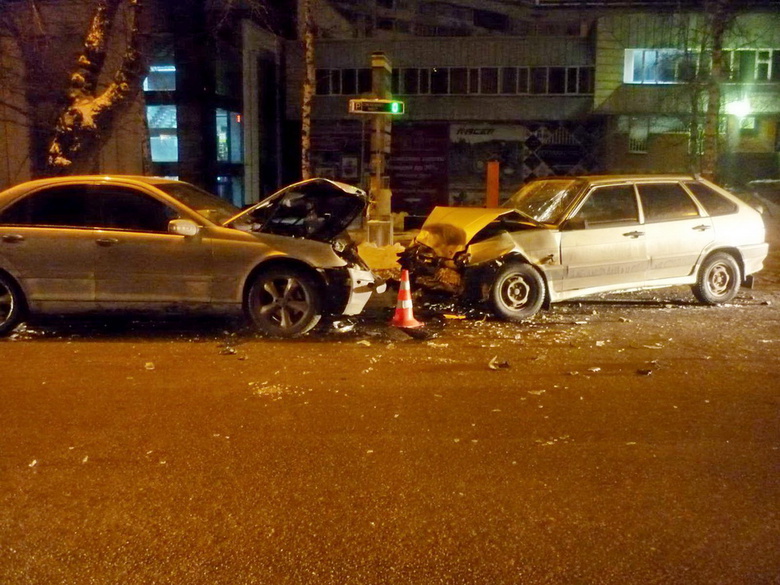 Пьяный водитель Mercedes-Benz спровоцировал ДТП с пострадавшим