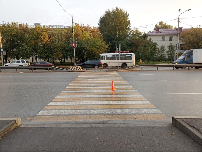 Неизвестный сбил женщину на пешеходном переходе в Томске и скрылся