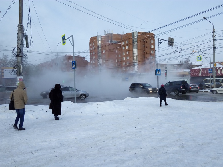 Авария на теплосетях оставила без ГВС и отопления 60 домов и 5 объектов соцсферы в Томске
