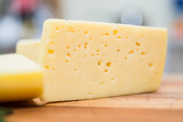 Северский завод планирует начать производство полутвердых сыров к концу 2018г