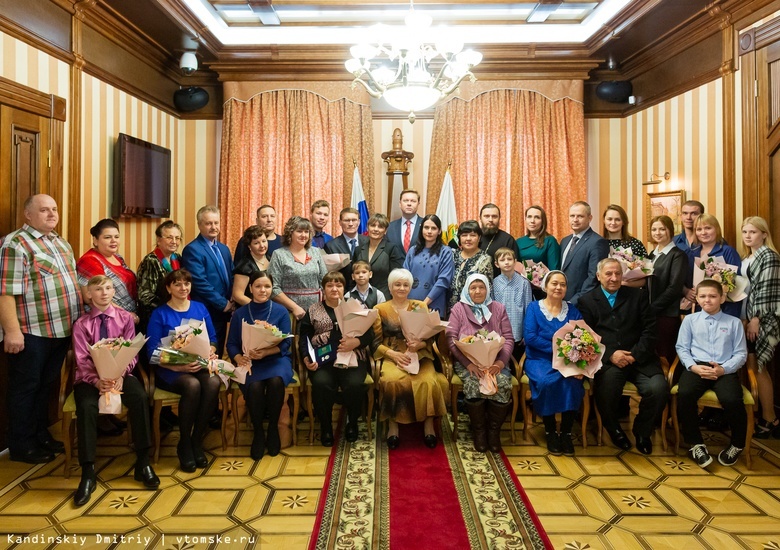 Лучшие многодетные семьи Томской области получили награды за родительскую доблесть