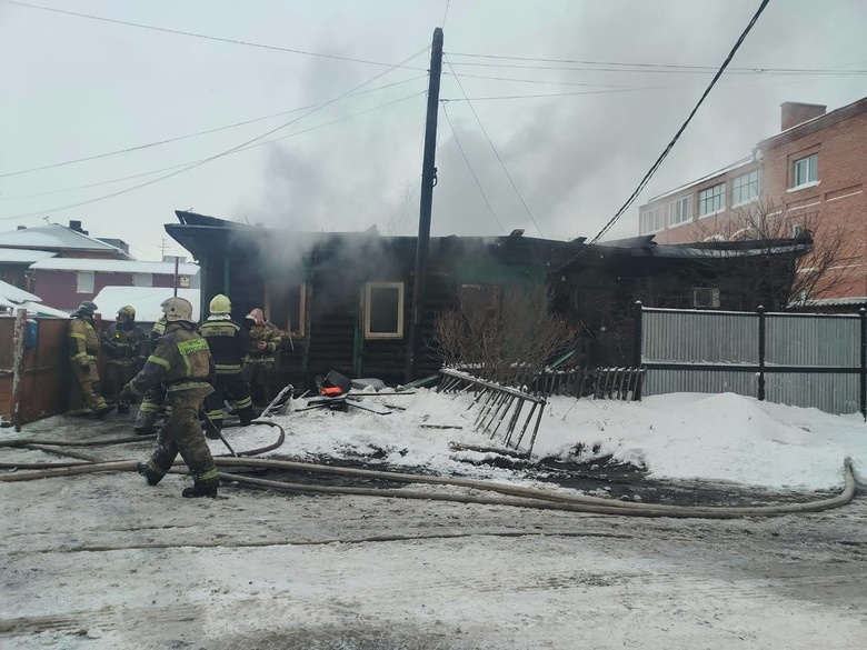 Дело возбудили после гибели двух человек при пожаре в жилом доме в Томске