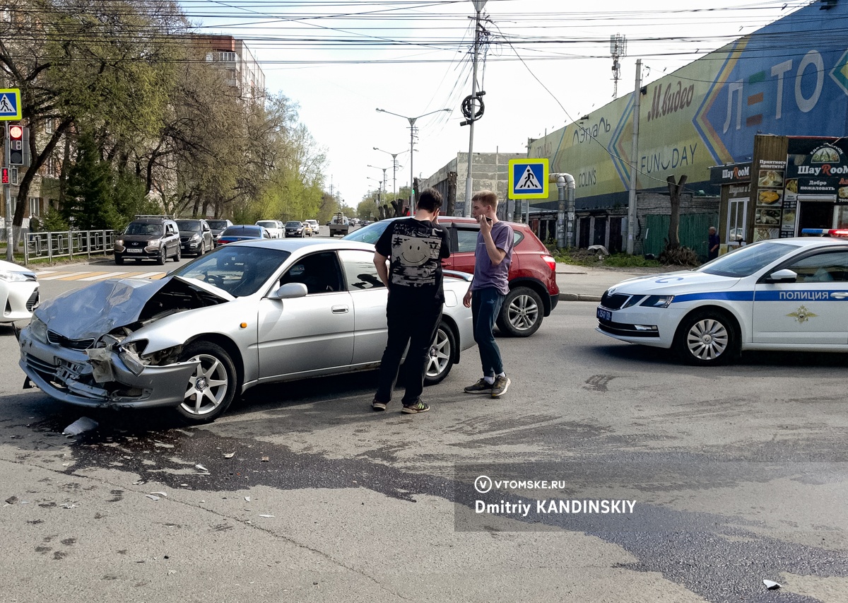 Мотоциклист получил травмы после ДТП на перекрестке в Томске | 14.05.2024 |  Томск - БезФормата