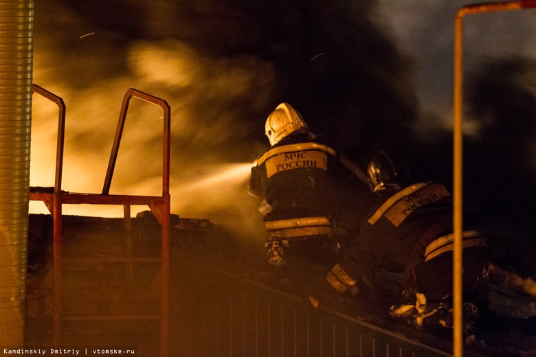 Пожар произошел на складе с алкогольной продукцией на окраине Томска