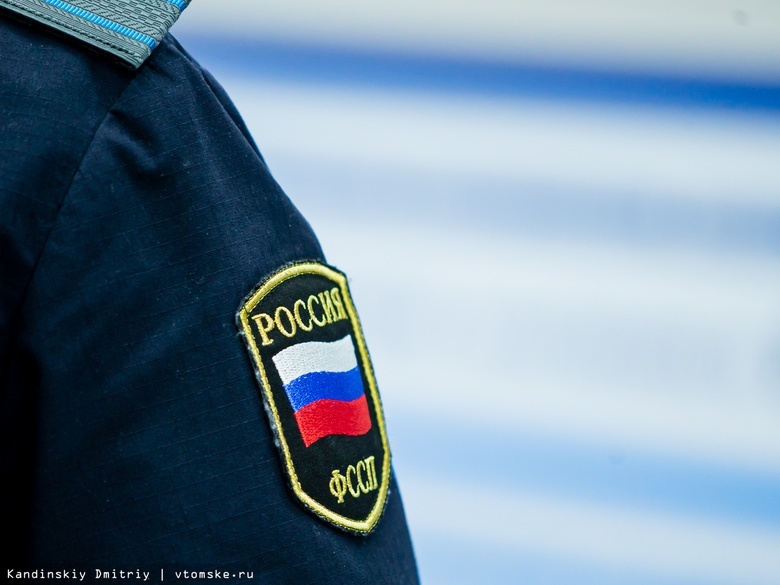 ФССП: семье из частного сектора в Томске пришлось прорубать выход с территории дома