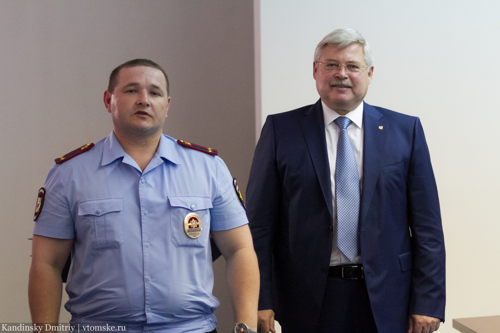 Губернатор наградил полицейских благодарственными письмами (фото)