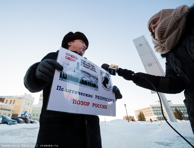 Активисты вышли на пикет против политических репрессий (фото)