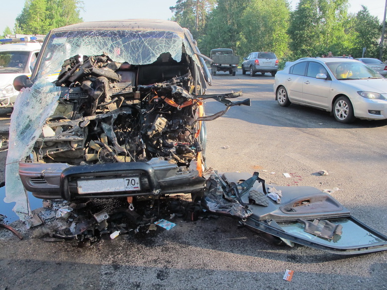 В ДТП с участием микроавтобуса и УАЗа пострадали семь человек (фото)