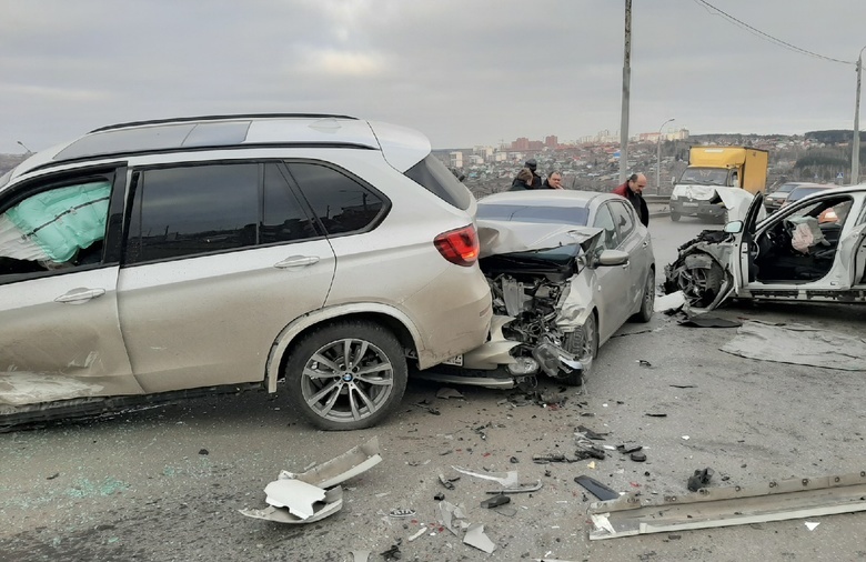 ГИБДД: невнимательность водителя BMW привела к крупному ДТП на ул.Балтийской