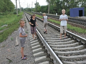Железные дороги страдают от детей