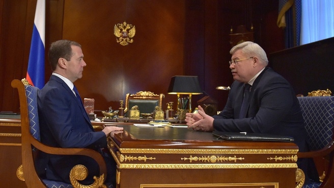 Жвачкин попросил Медведева помочь со строительством хирургического корпуса в Томске