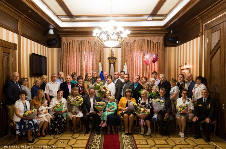 Медали «За любовь и верность» получили 67 томских семей-долгожителей