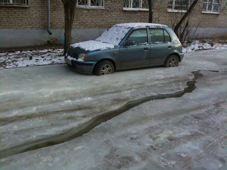 Народные новости: «ледостав» в томском дворе (фото)