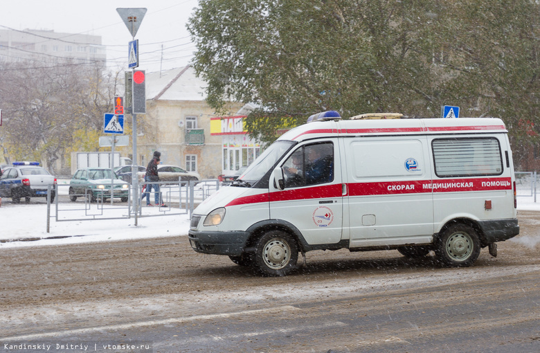 Водитель и подросток пострадали при столкновении авто в Томске