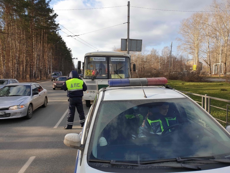 Водителю ПАЗа грозит лишение прав за помеху пожарной машине в Томске