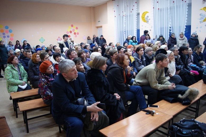 Более 400 жителей Кисловки подписали письмо в поддержку директора школы и учителя