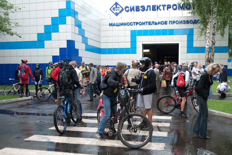 На территории «Сибэлектромотора» прошла велогонка в защиту экологии (фото)