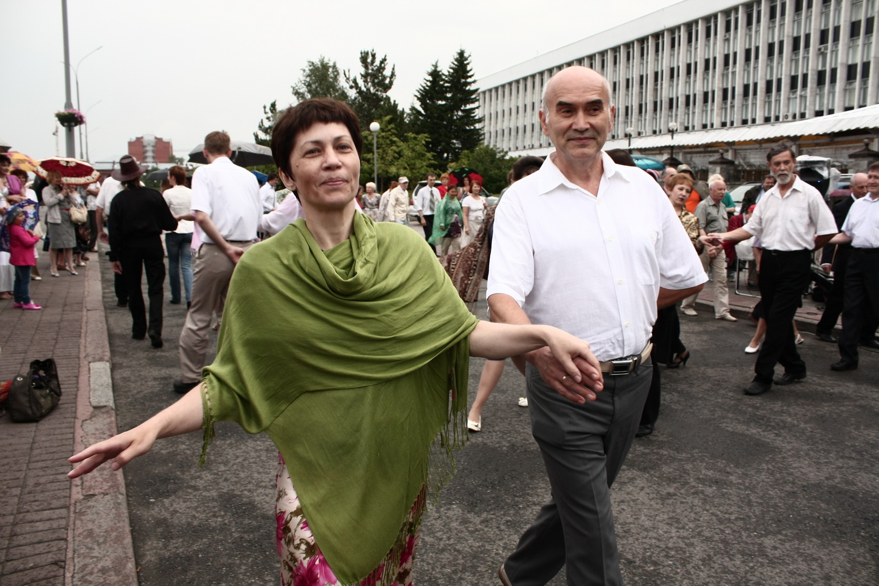 На берегу Томи танцевали парижское танго и полонез (фото)