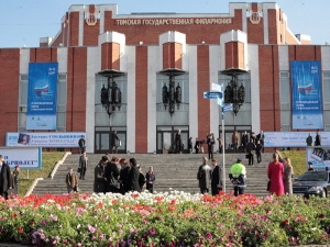 Большой концертный зал приглашает