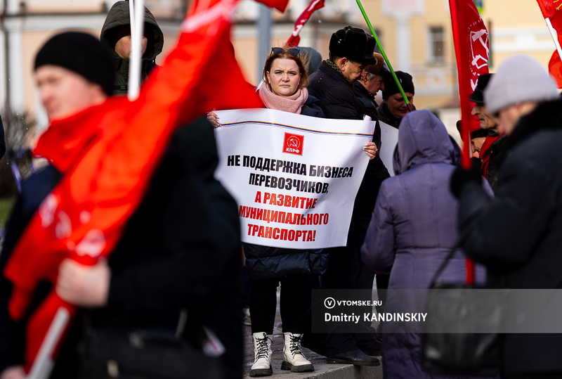 «Народный праздник»: томские коммунисты отметили 7 ноября годовщину Октябрьской революции