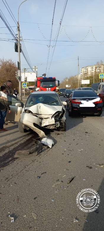 Водитель Honda пострадал в лобовом ДТП с Toyota в Томске