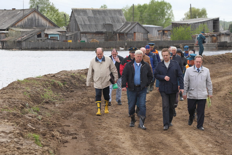 Глава региона поручил отремонтировать теплоход для жителей Тогура (фото)