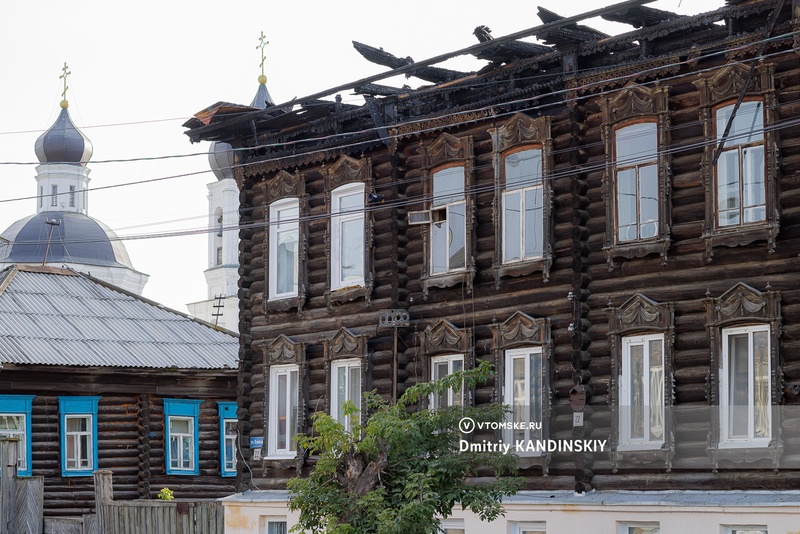 Власти расторгают контракт на ремонт горевшего ценного дома в Томске. Московский ИП взял предоплату, но ничего не делает