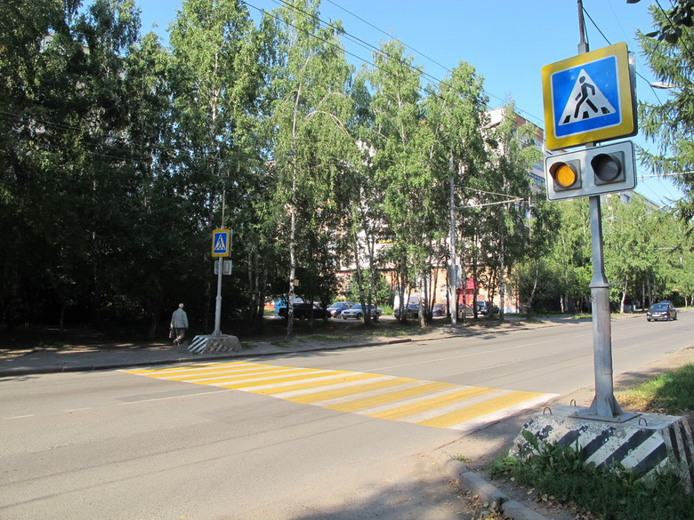 На пешеходных переходах появилась цветная разметка (фото)