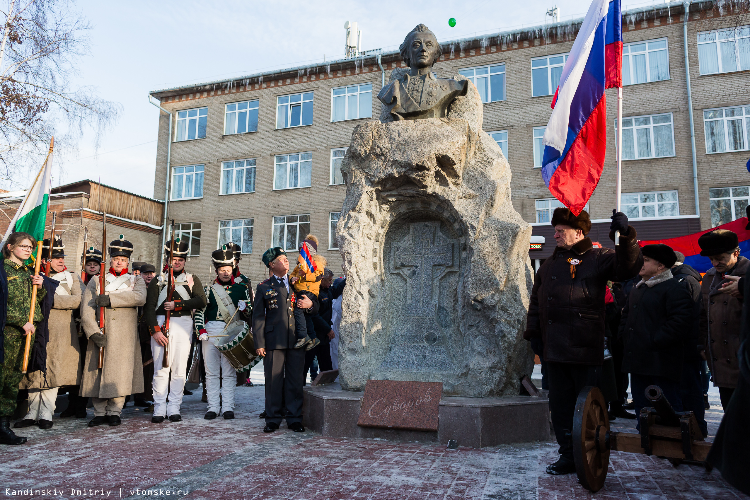 памятник суворову в москве на суворовской площади